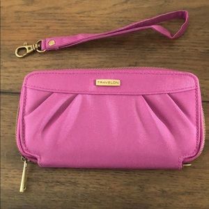 Travelon RFID Zippered Wristlet/Wallet